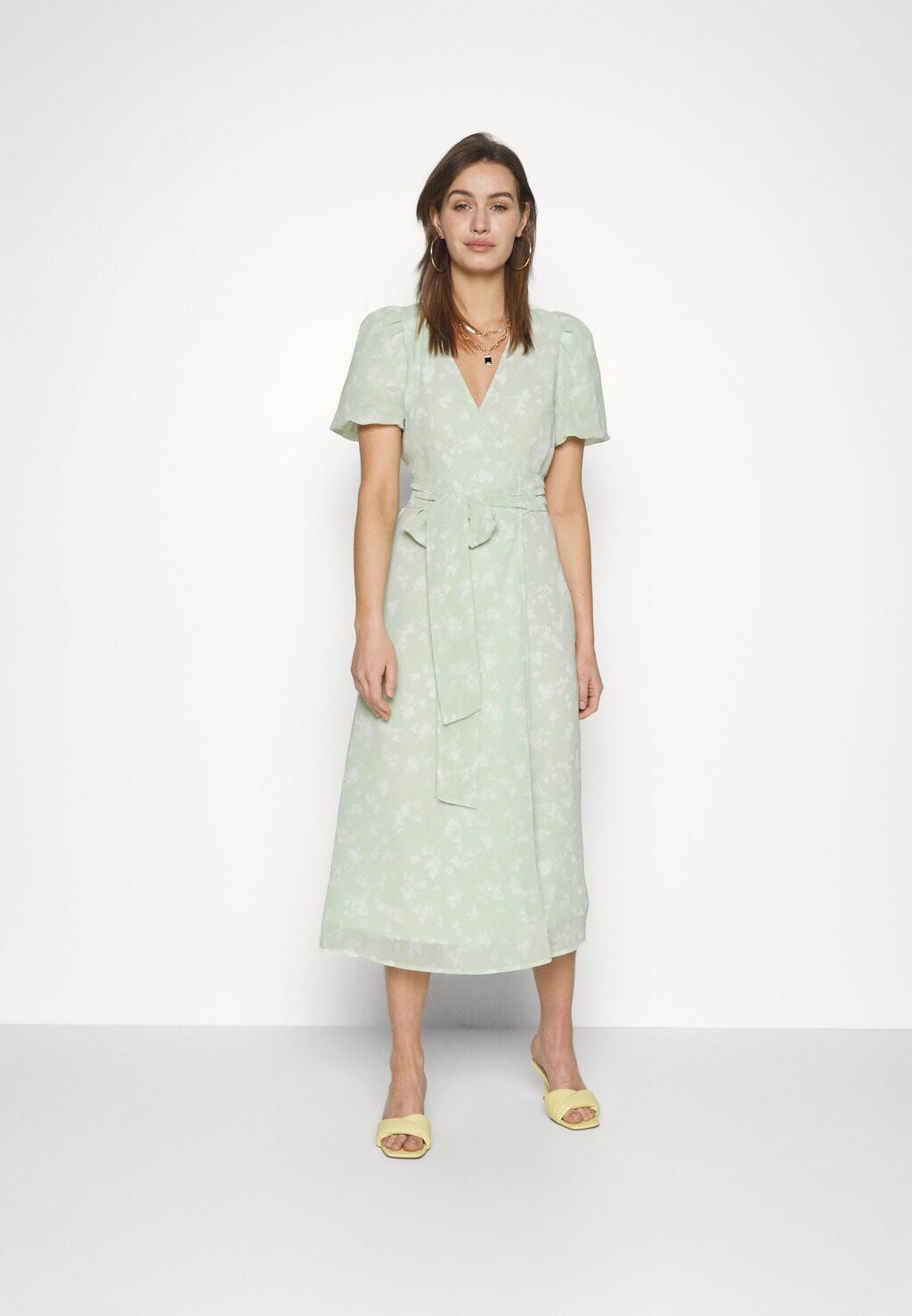 

Летнее платье Gina Tricot, зеленый