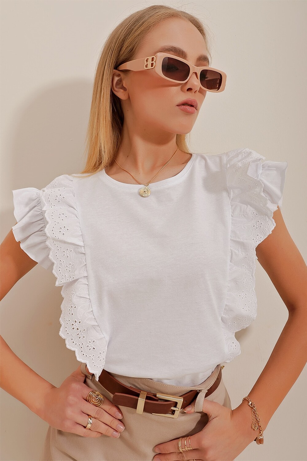 

Женская белая блузка с круглым вырезом и фестонами Trend Alaçatı Stili, белый