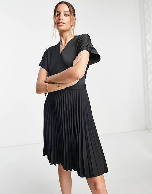

Черное плиссированное платье миди с запахом и запахом Closet London Tall, Черный