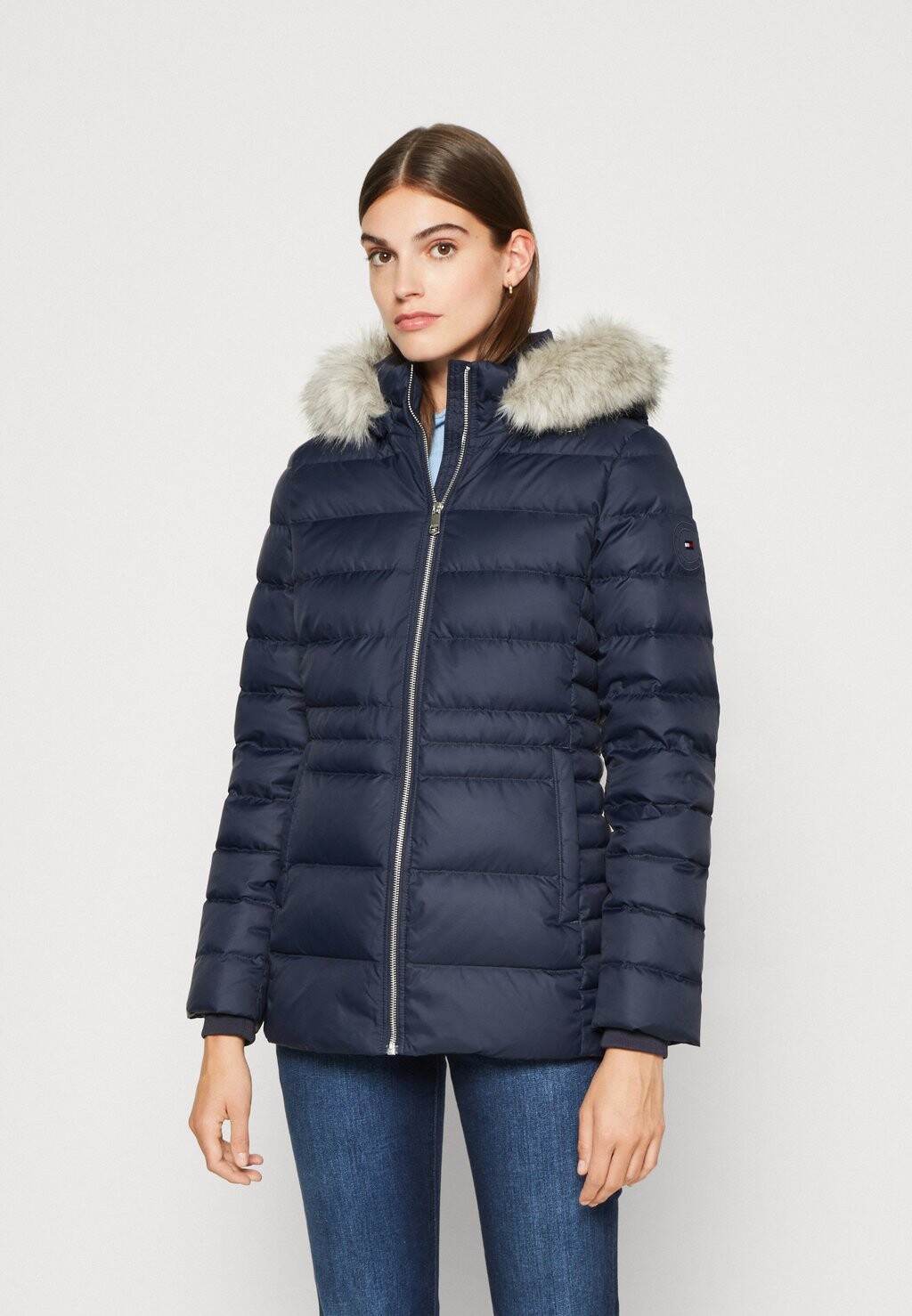 

Куртка Tommy Hilfiger ТАЙРА С МЕХОМ, цвет desert sky