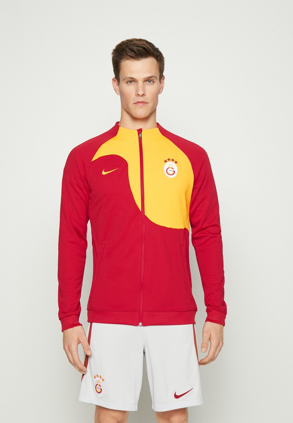 

Спортивная куртка Nike