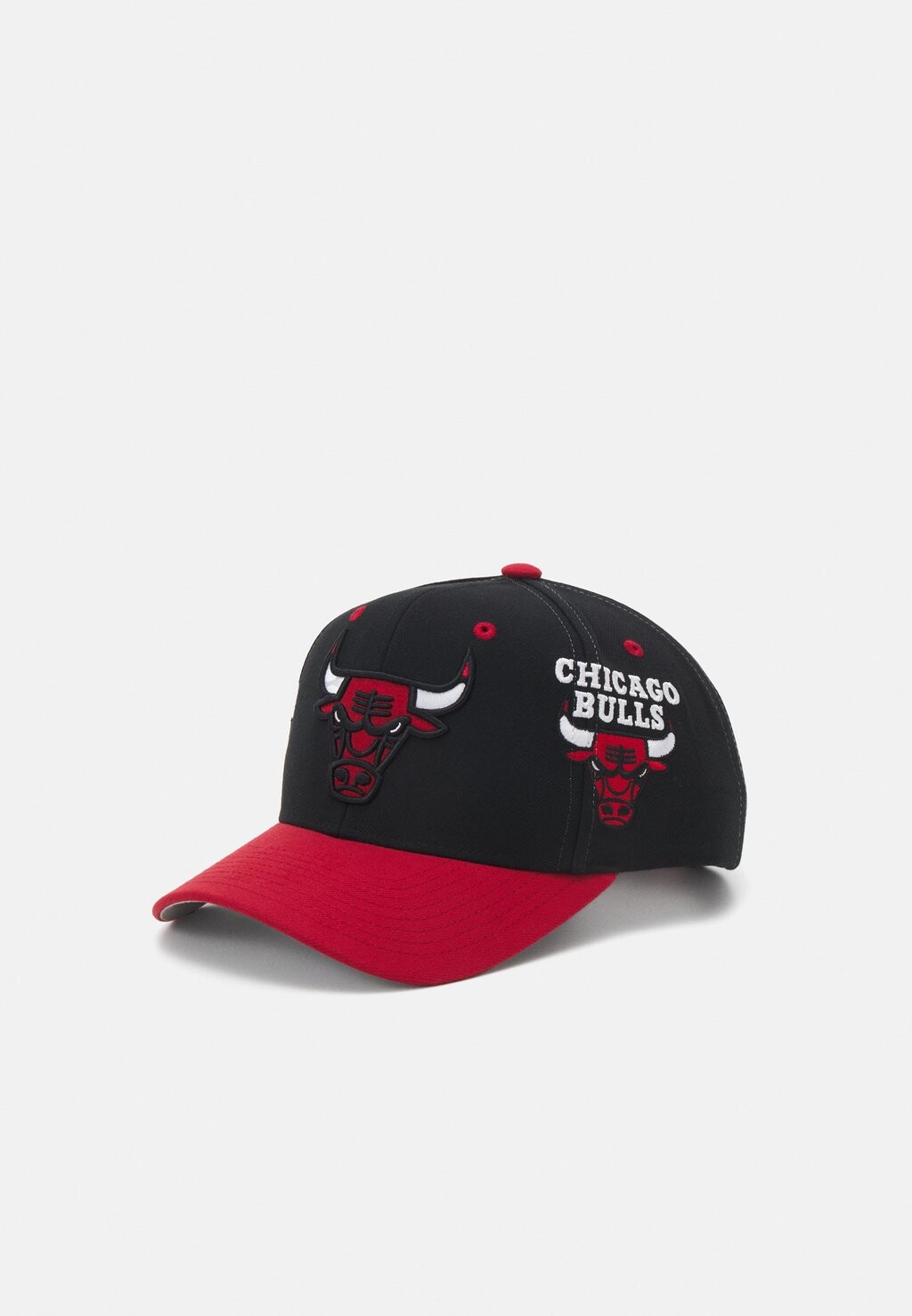 

Клубная одежда NBA CHICAGO BULLS OVERBITE PRO SNAPBACK Mitchell & Ness, черный