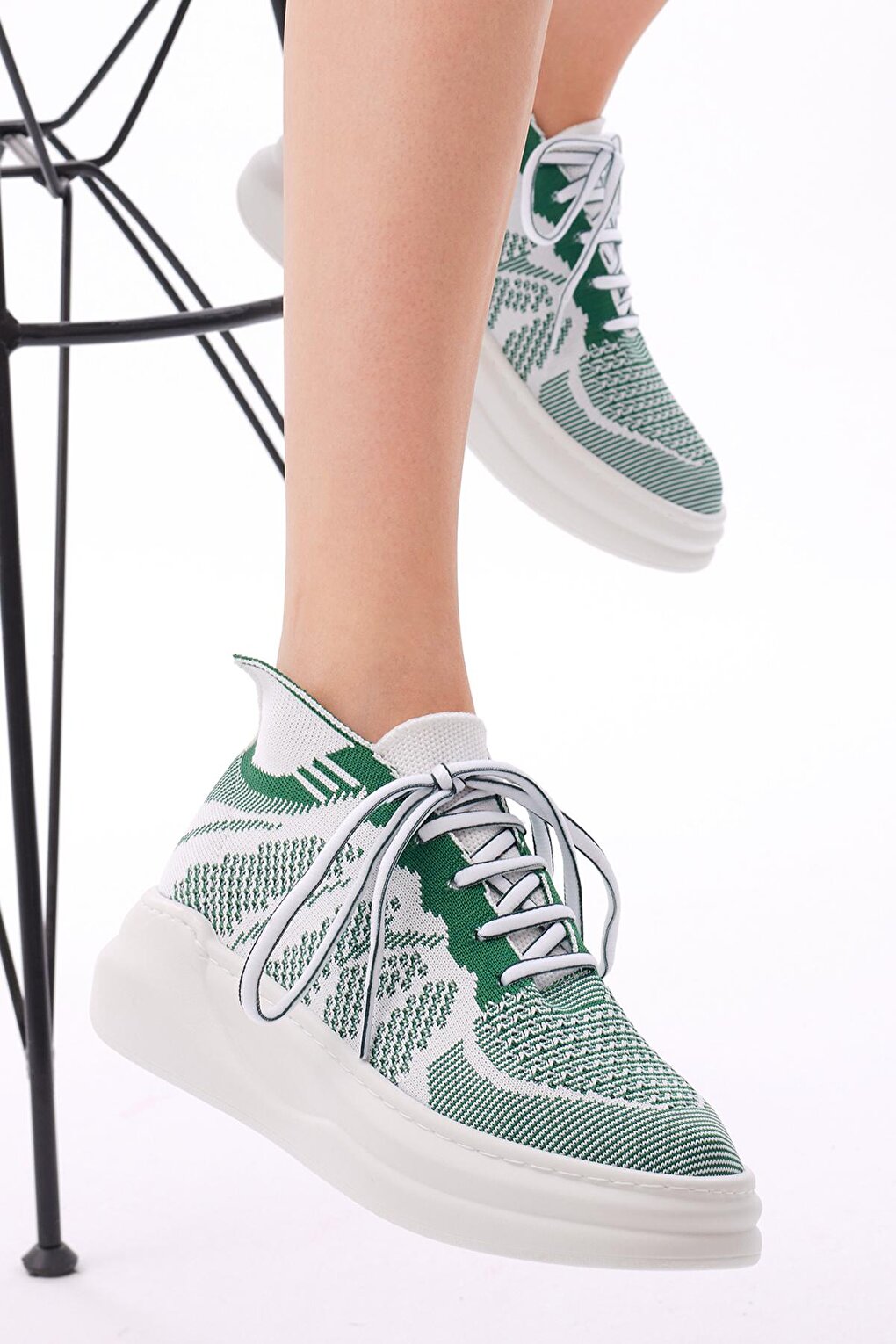 цена Женские зеленые удобные кроссовки на шнуровке TONNY BLACK, зеленый