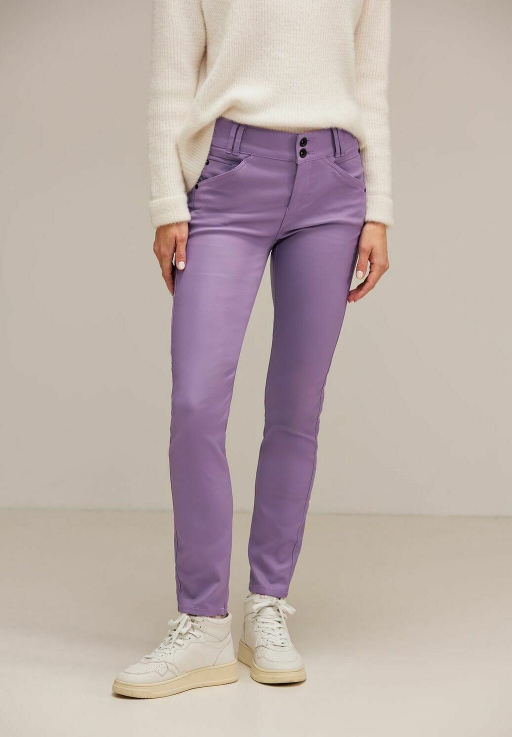 

Брюки из ткани SLIM FIT MIT COATING Street One, цвет lila
