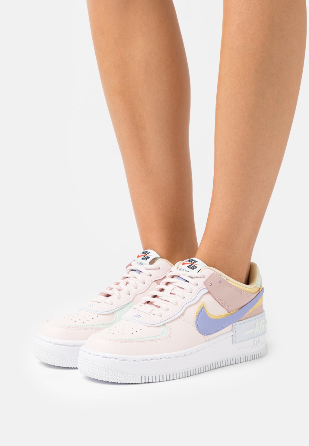 

Кроссовки Nike W Af1 Shadow, бледно-розовый / чертополох-розовый