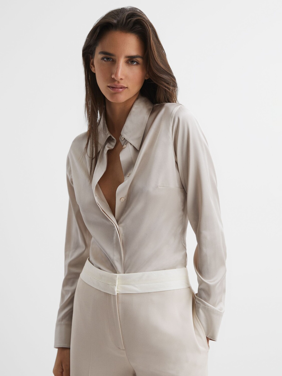 

Блузка Reiss Sofia из смесового шелка, телесный