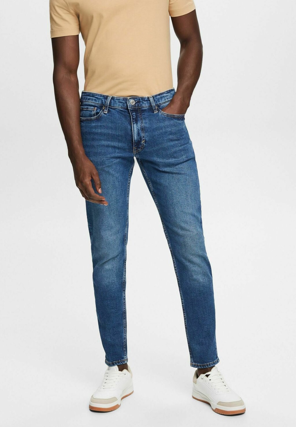 

Джинсы зауженного кроя Esprit