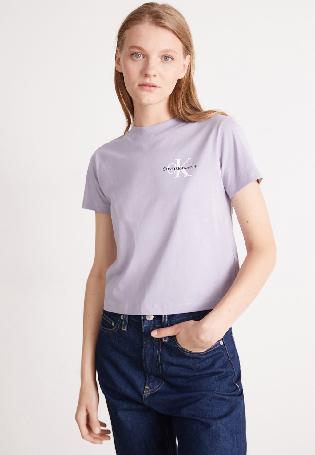 

Футболка с принтом CLASSIC CROP TEE Calvin Klein Jeans, лавандовая аура, Фиолетовый