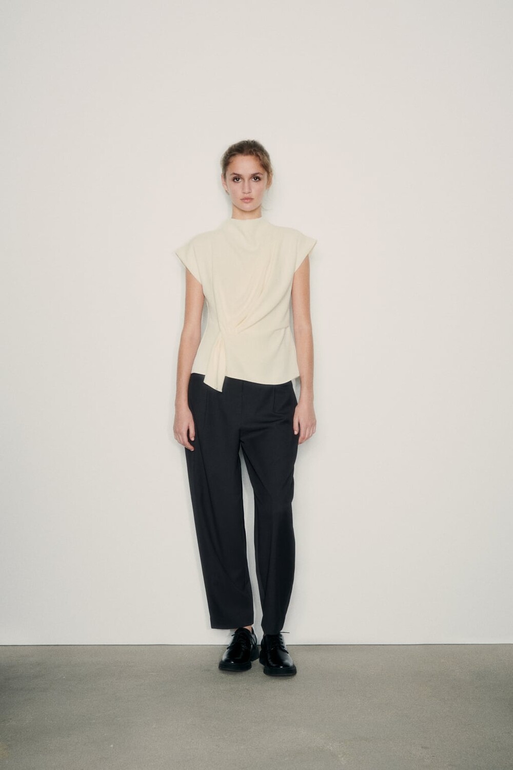 

Креповый топ со сборками на талии ZARA, экру