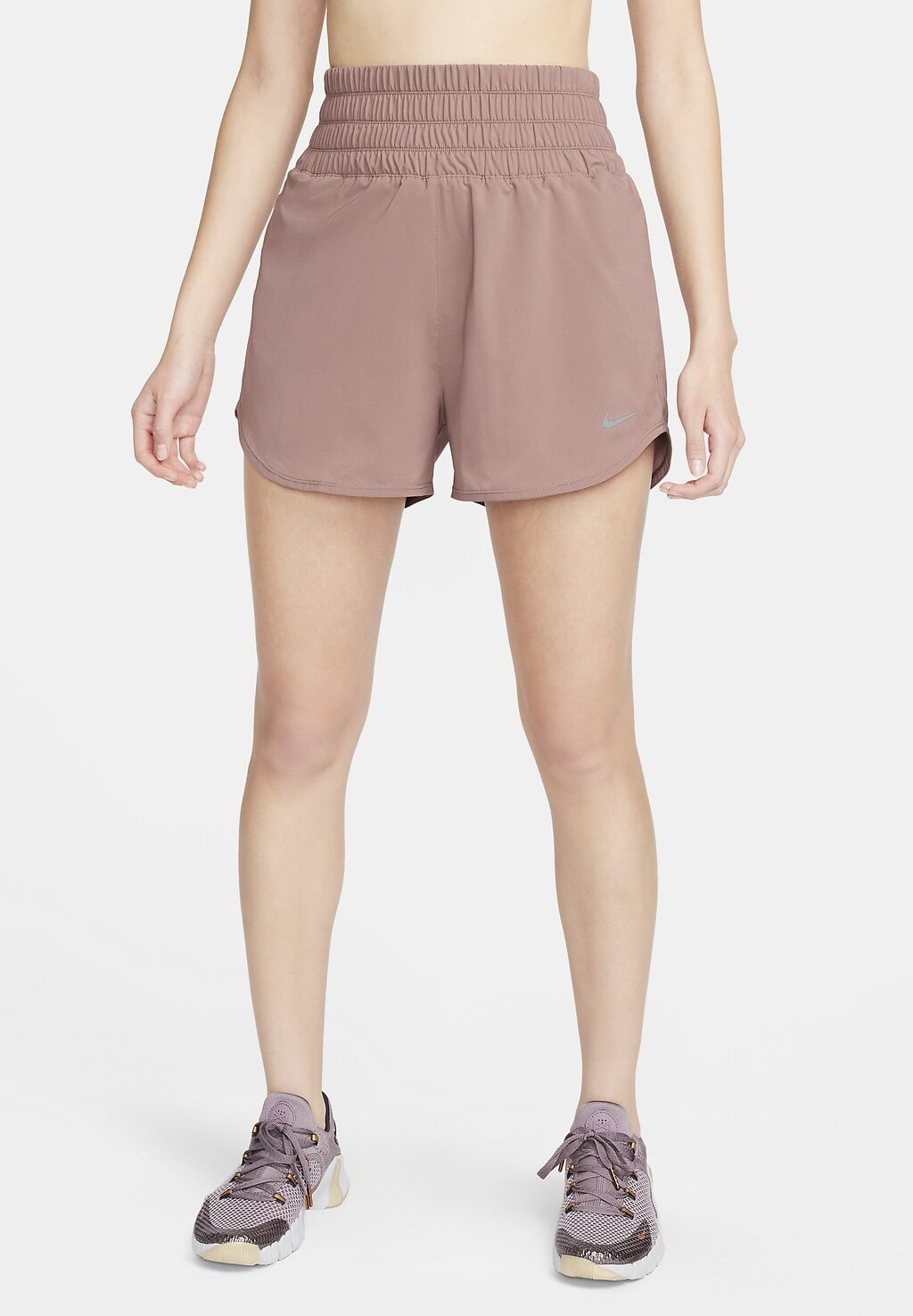 

Спортивные шорты Nike, цвет smokey mauve