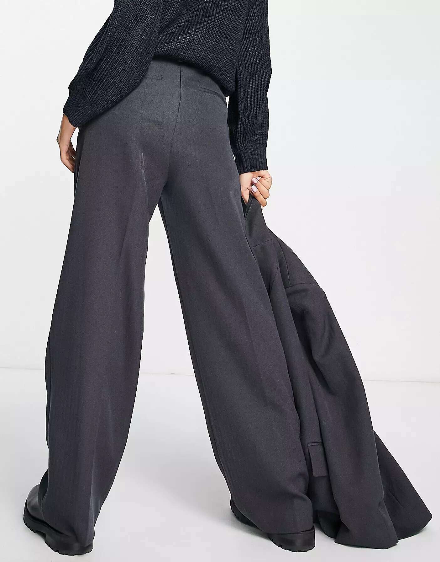 Серые широкие брюки с узором елочка Vero Moda