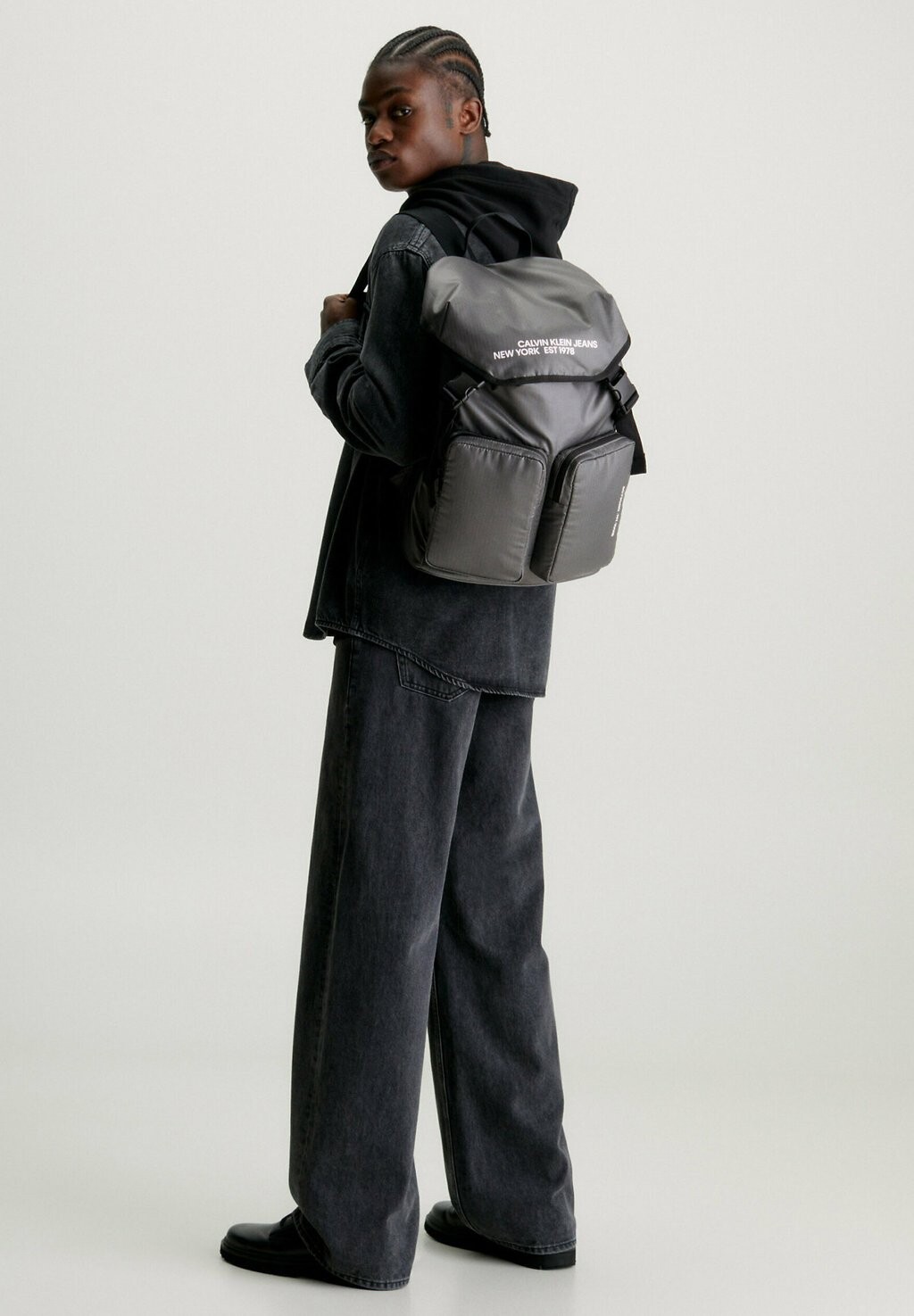 

Рюкзак FLAP Calvin Klein Jeans, цвет dark grey