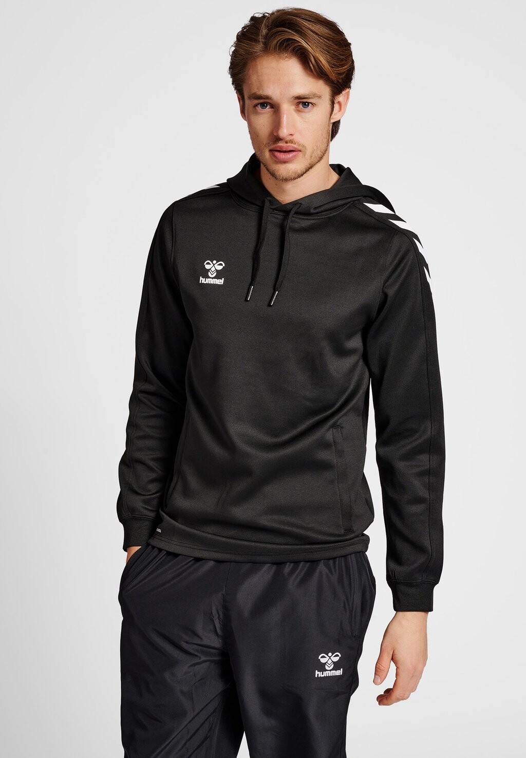 

Толстовка с капюшоном Hummel, черный