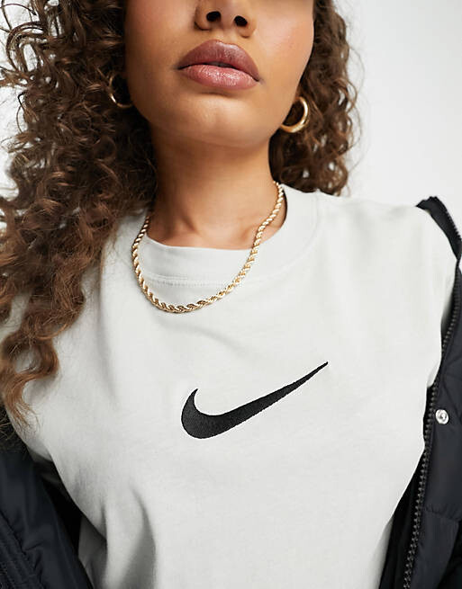 

Серебристая футболка Nike Midi Swoosh