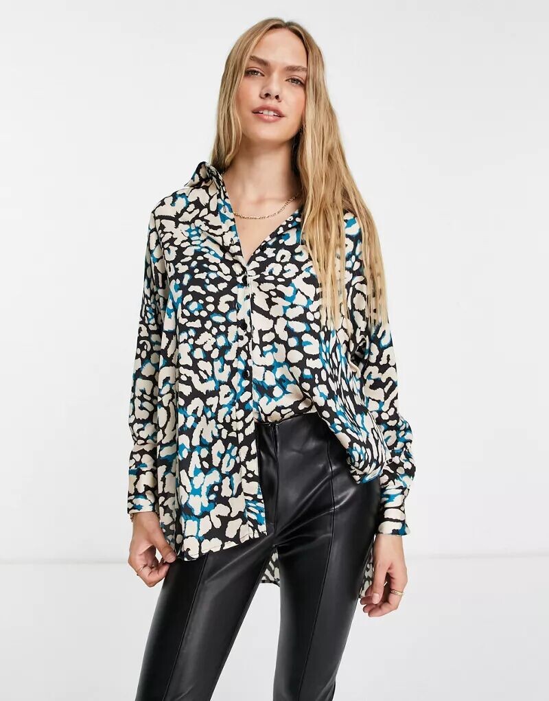 

Зеленая атласная блузка оверсайз с животным принтом Topshop