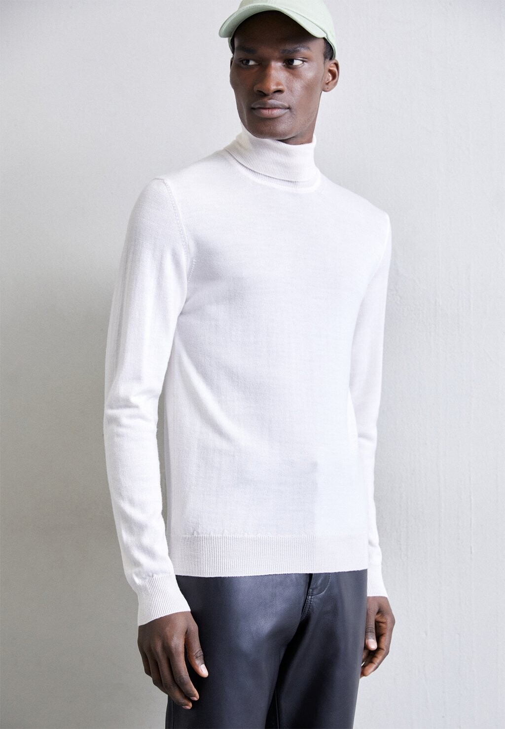 

Вязаный свитер LYD TURTLENECK J.LINDEBERG, цвет cloud white