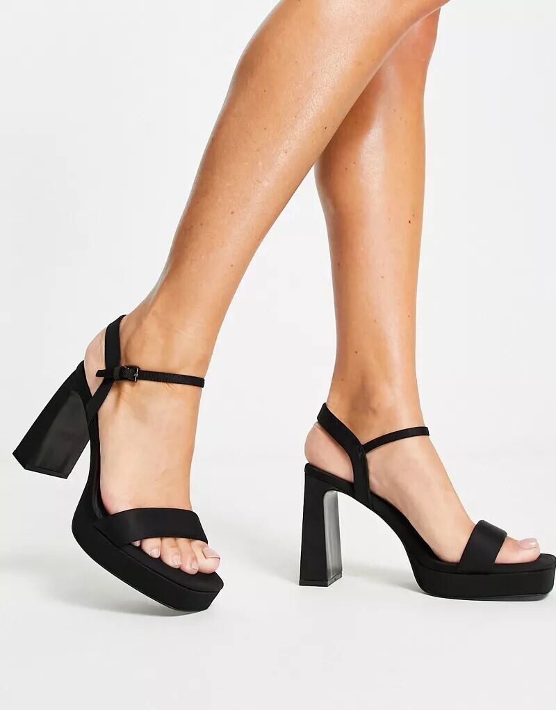 

Черные босоножки Stradivarius на платформе