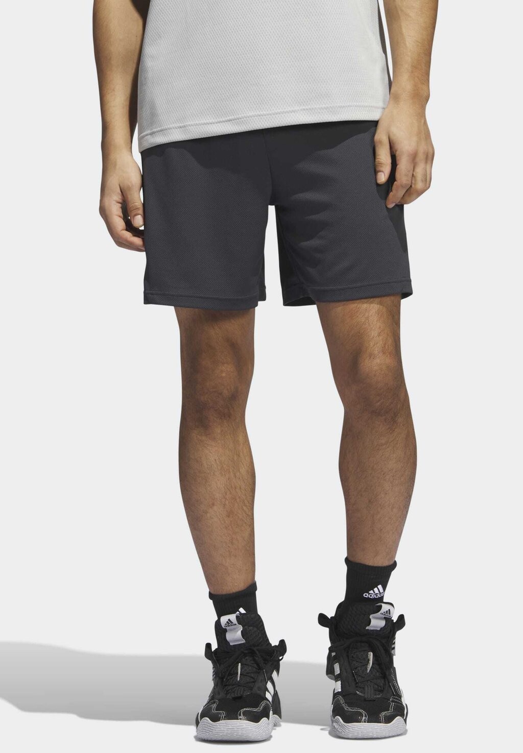 

Спортивные шорты Adidas