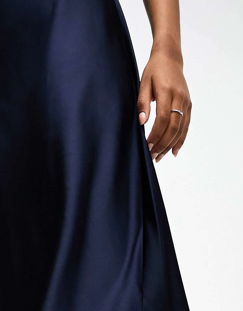 

Темно-синее атласное платье миди ASOS