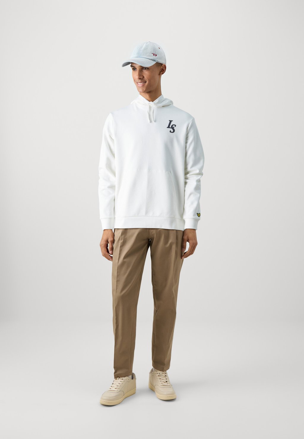 

Толстовка CLUB EMBLEM HOODIE Lyle & Scott, кремовый