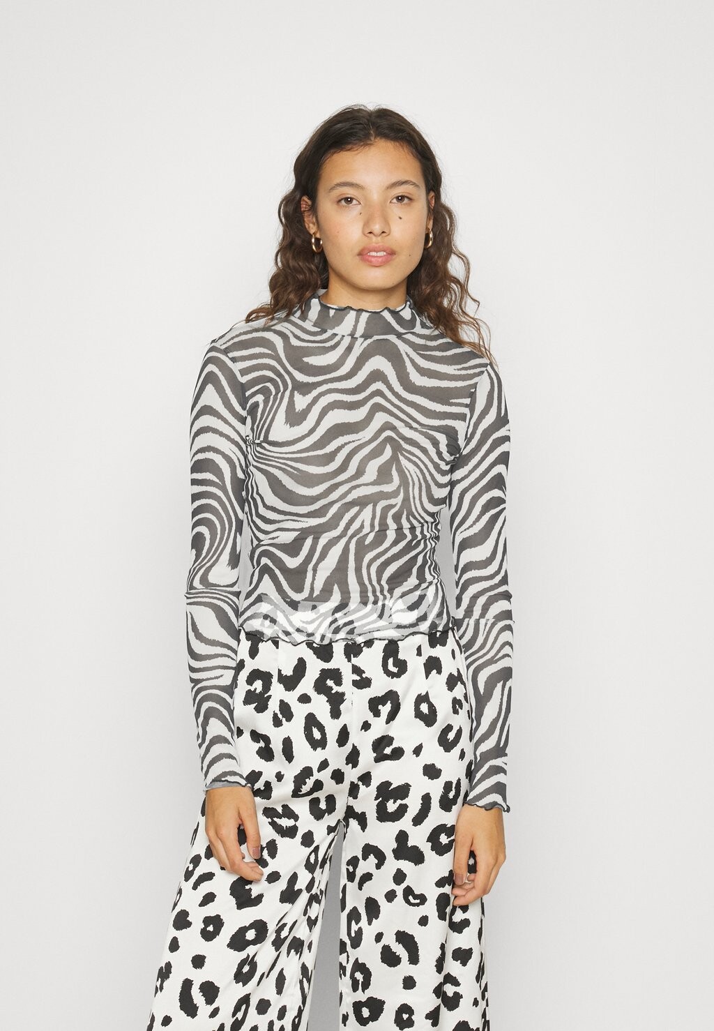 

Рубашка с длинным рукавом Gina Tricot, черно-белый