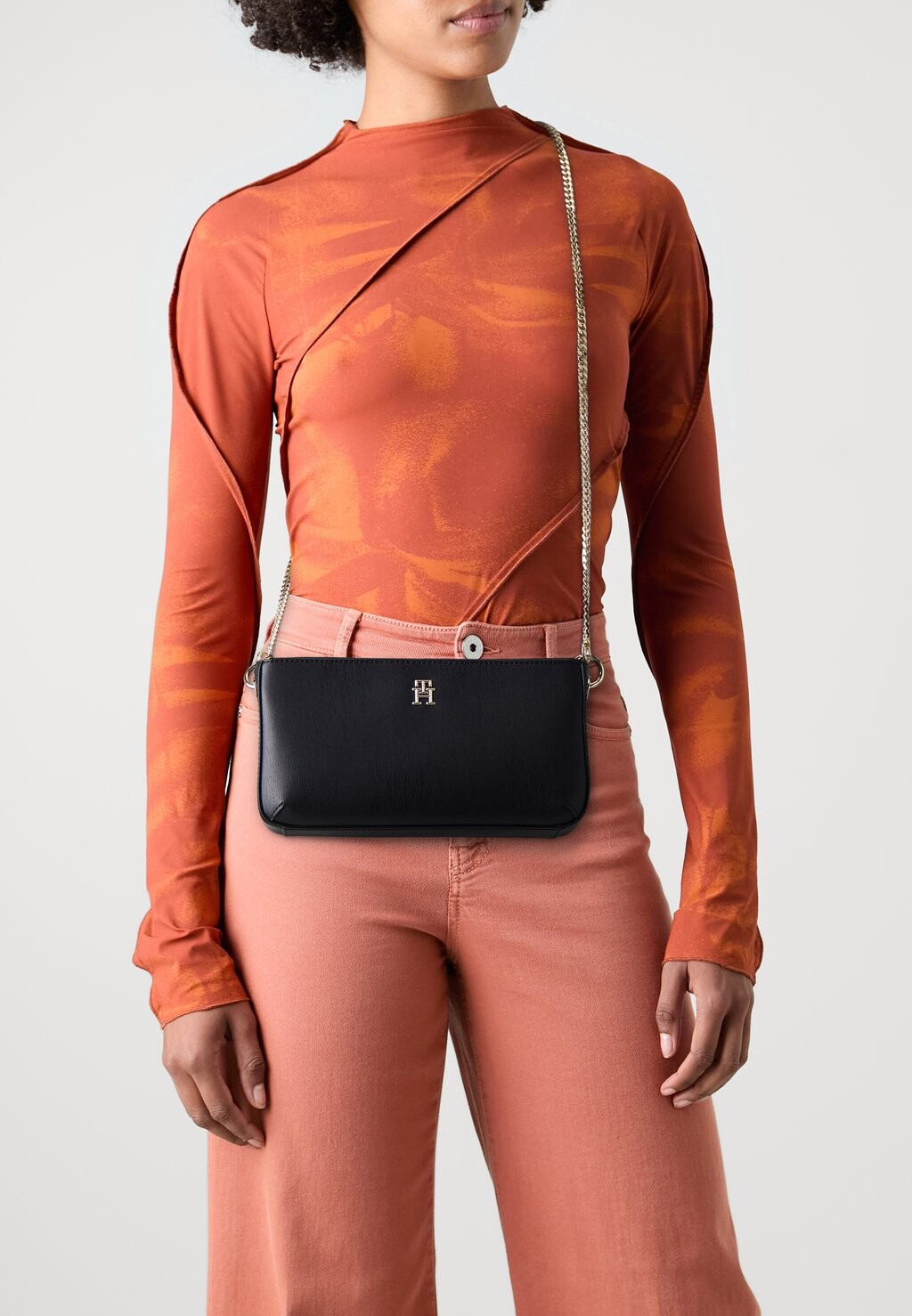 

Сумка через плечо CHIC CROSSOVER Tommy Hilfiger, черный