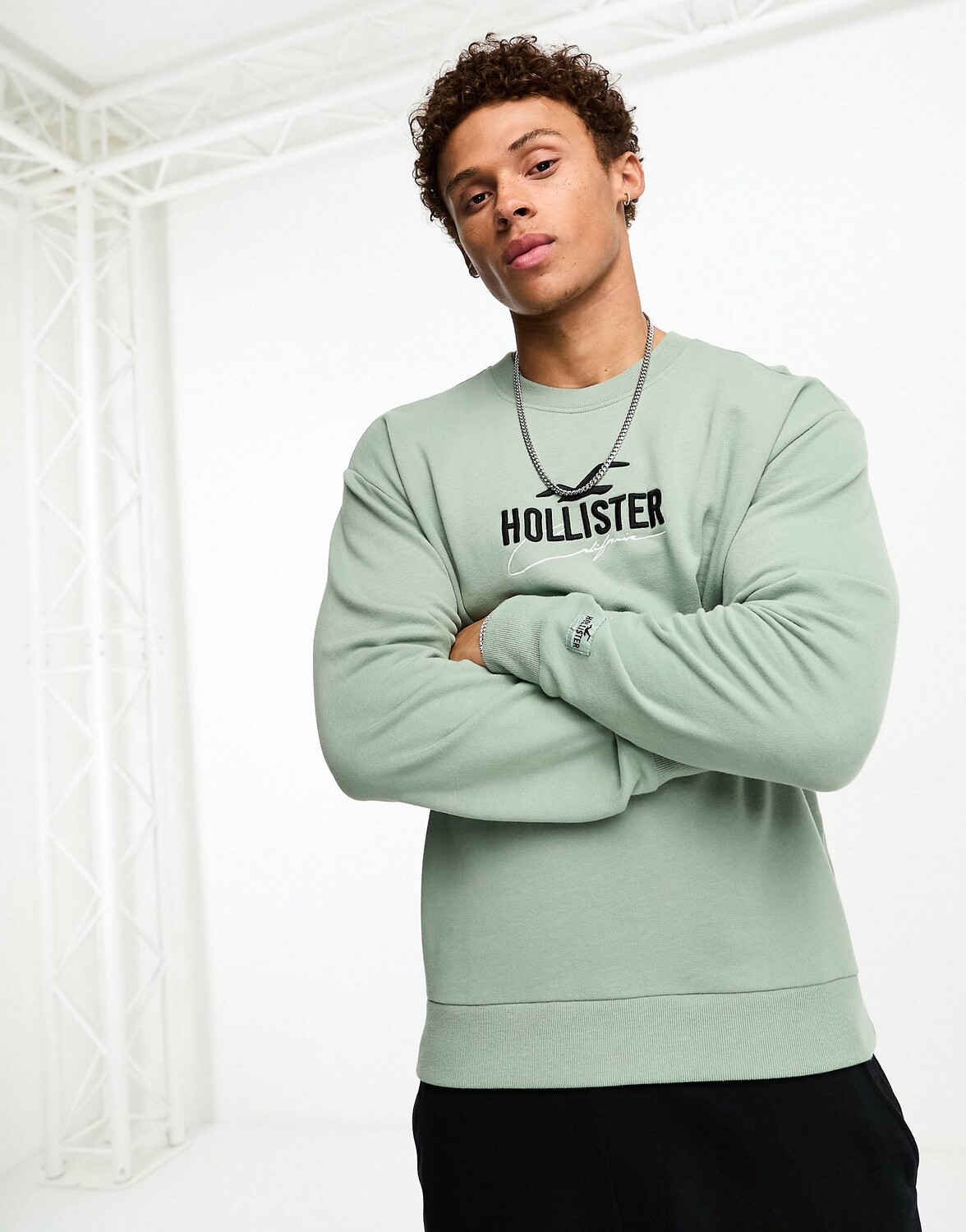

Зеленая толстовка с логотипом Hollister