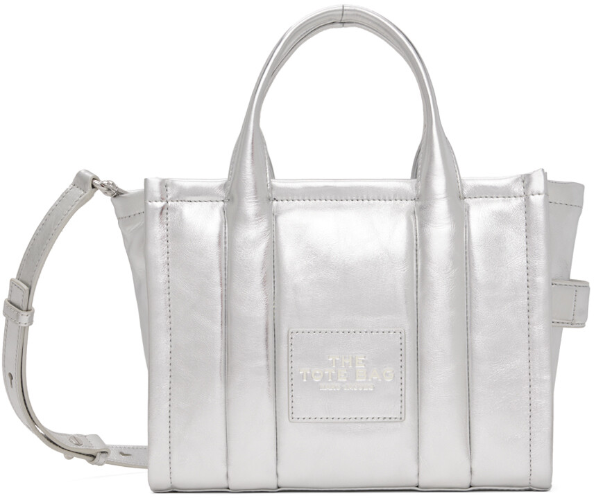 

Серебряная маленькая сумка-тоут из блестящей мятой кожи Marc Jacobs, цвет Silver