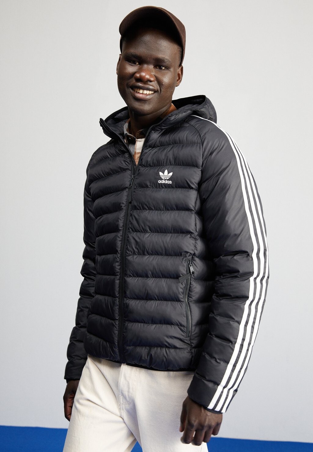 

Куртка adidas Originals ПУФ PAD HOODED PUFF, цвет black/white