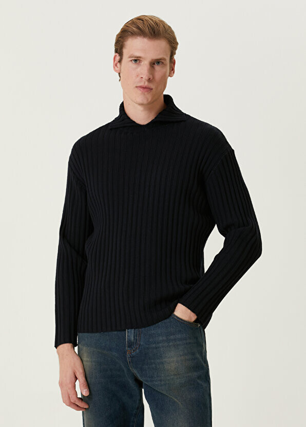 

Темно-синий шерстяной свитер в рубчик Emporio Armani