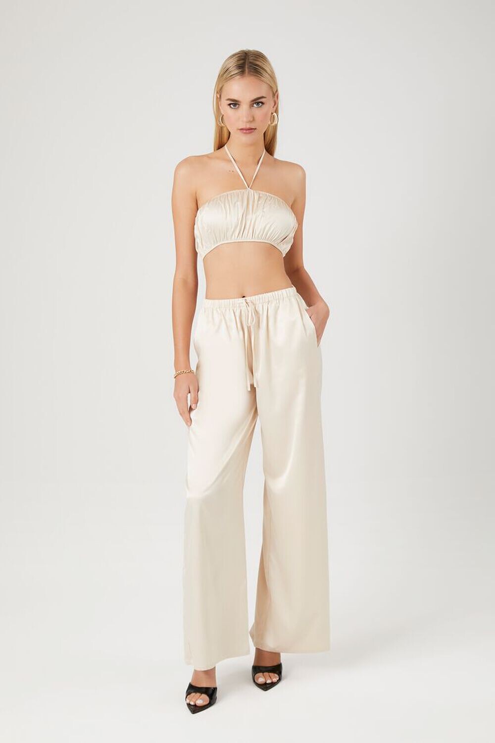 

Комплект из атласного укороченного топа и брюк Forever 21, кремовый