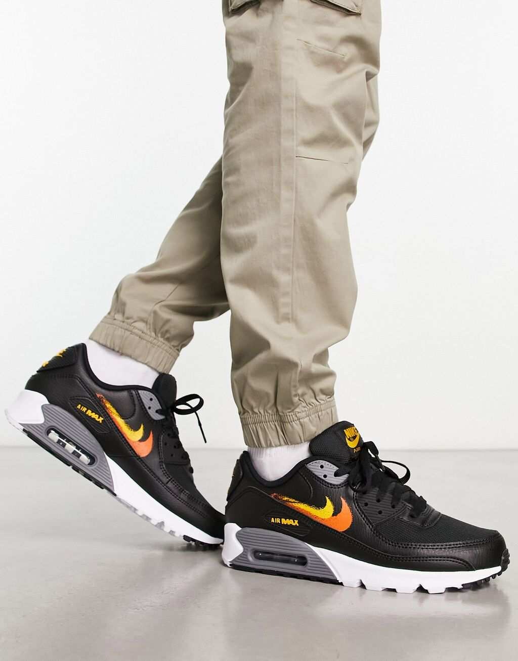 

Черные и оранжевые кроссовки Nike Air Max 90 с двойной галочкой