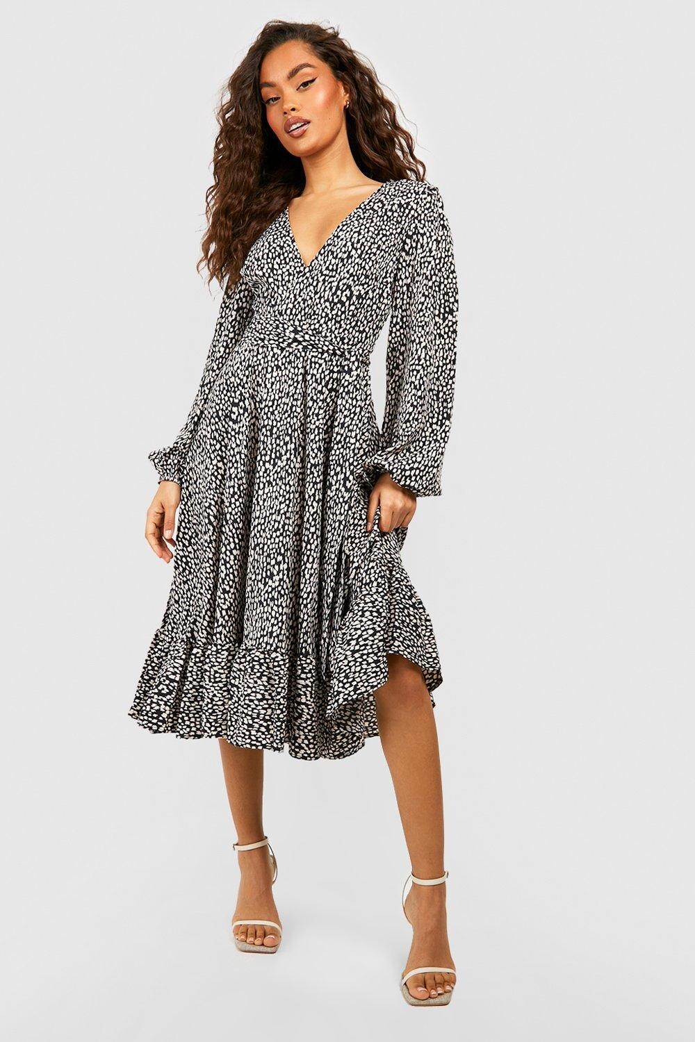 

Платье миди с запахом и животными руфлями Boohoo, черный