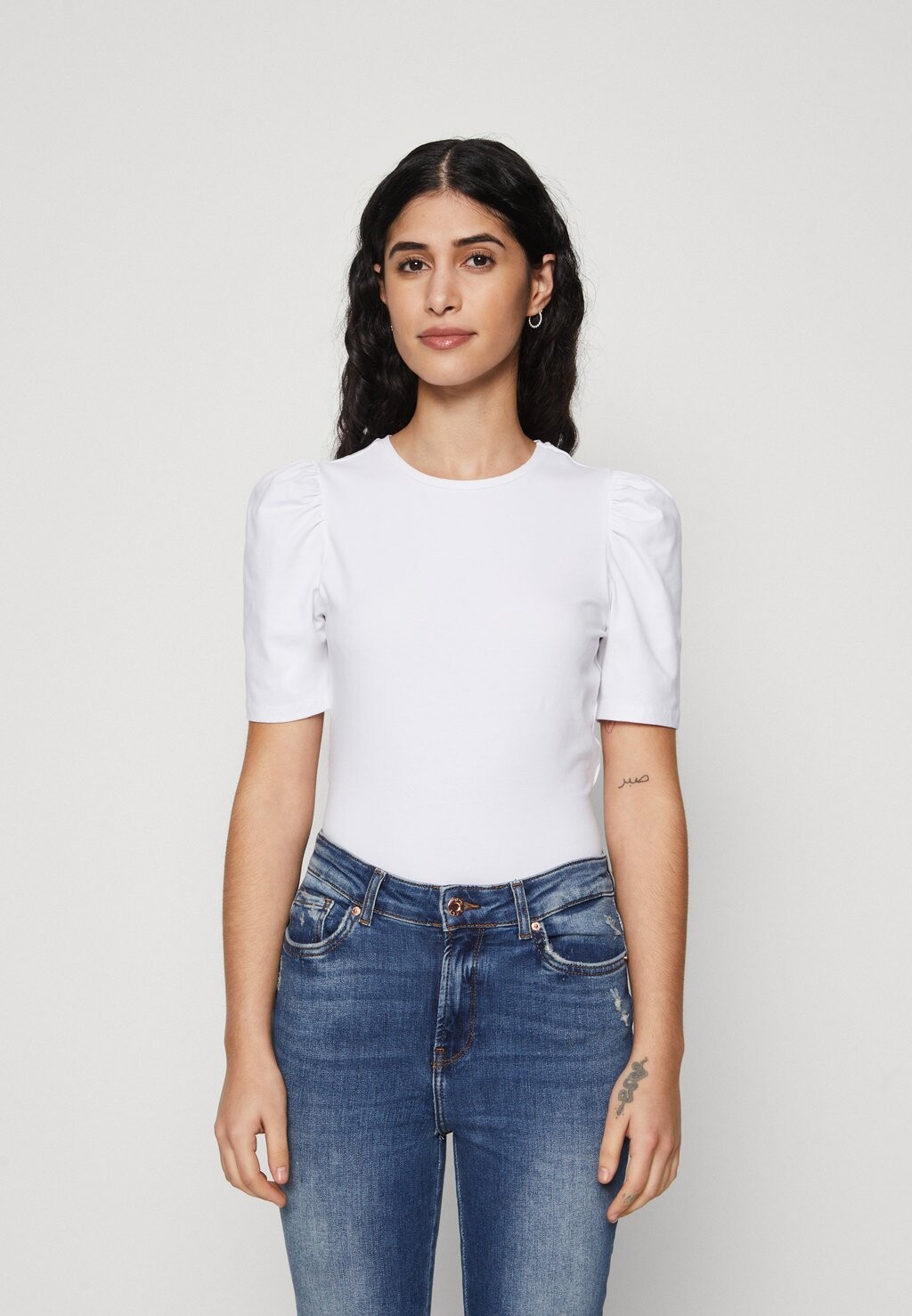 

Базовая футболка ONLLIVE LOVE 2/4 PUFFTOP ONLY Petite, цвет white