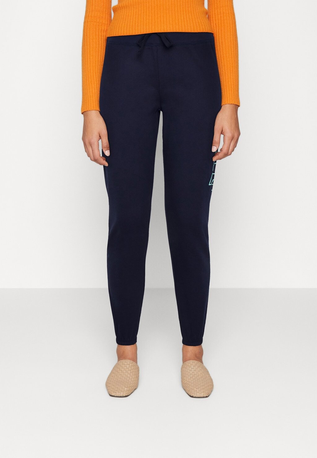 

Спортивные брюки GAP, Черный