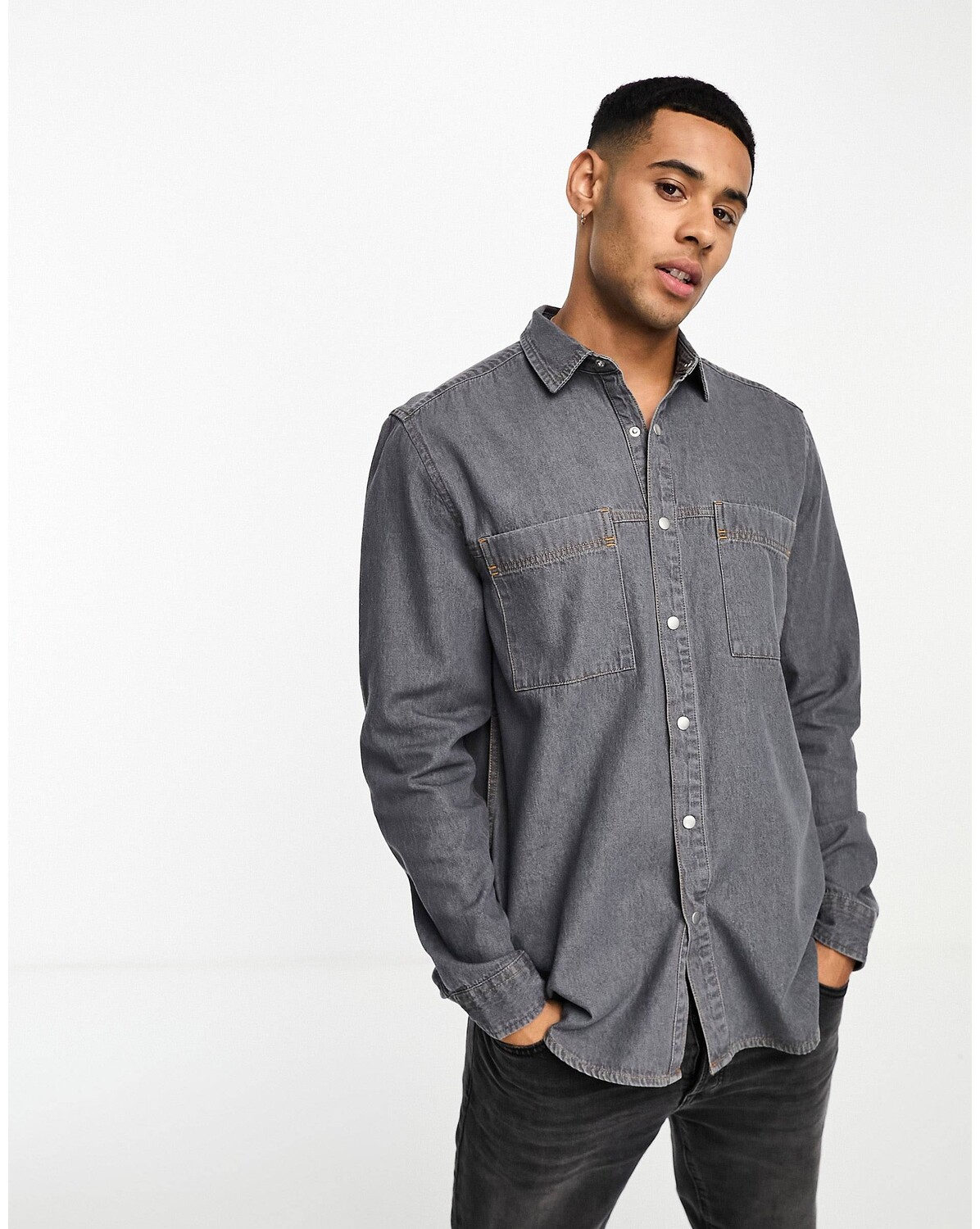 

Черная джинсовая рубашка с двойными карманами ASOS DESIGN