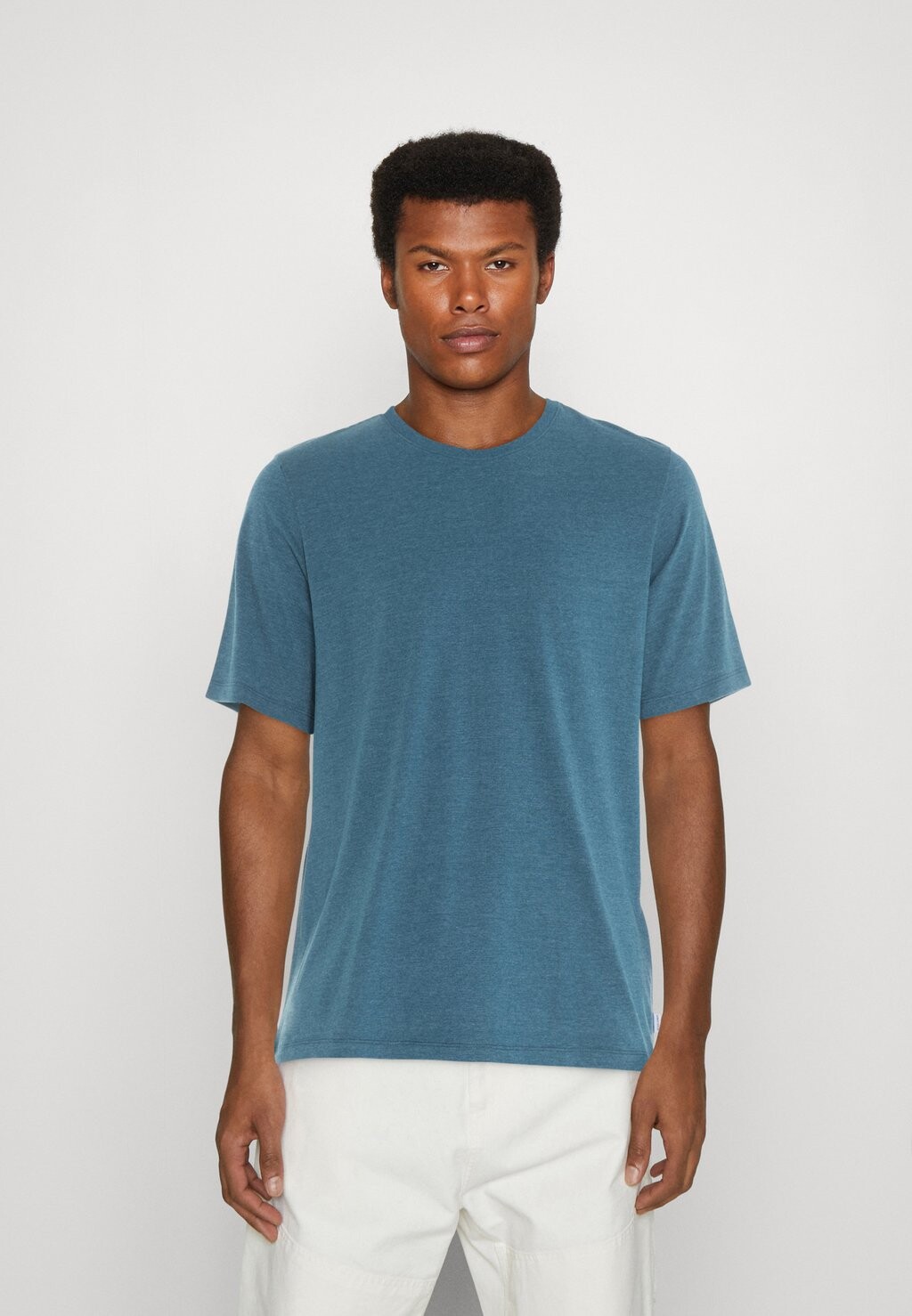 

Базовая футболка JJEORGANIC TEE ONECK Jack & Jones, цвет sailor blue