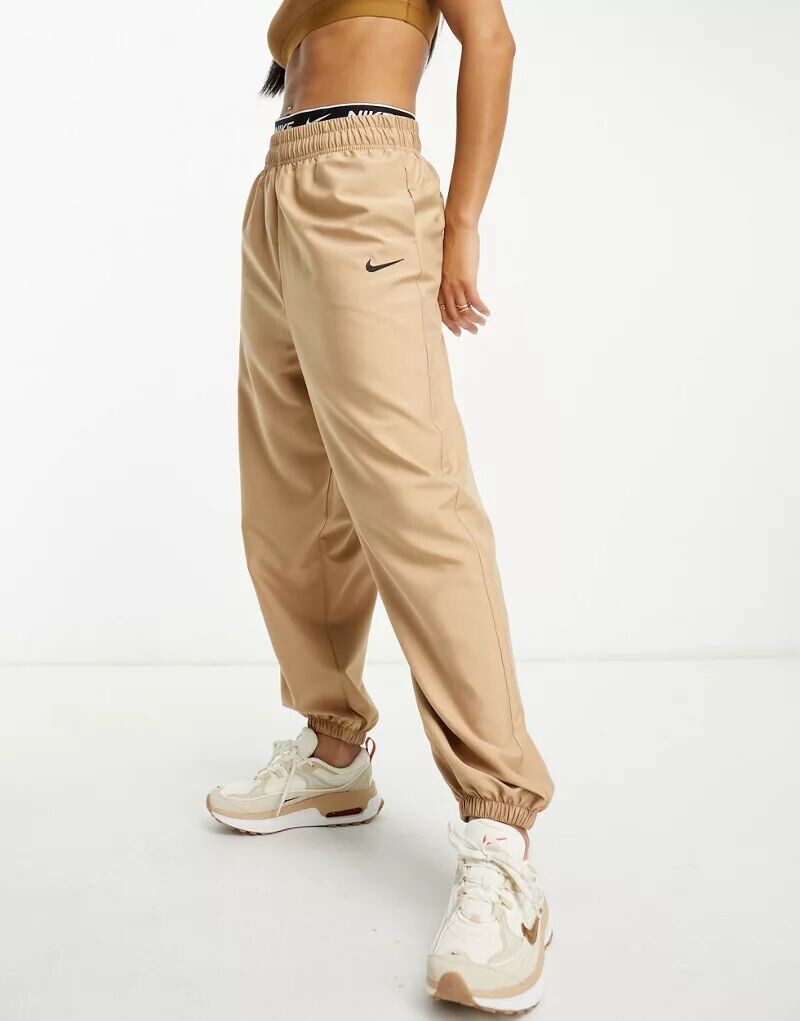 

Тканые джоггеры коричневого цвета Nike Trend