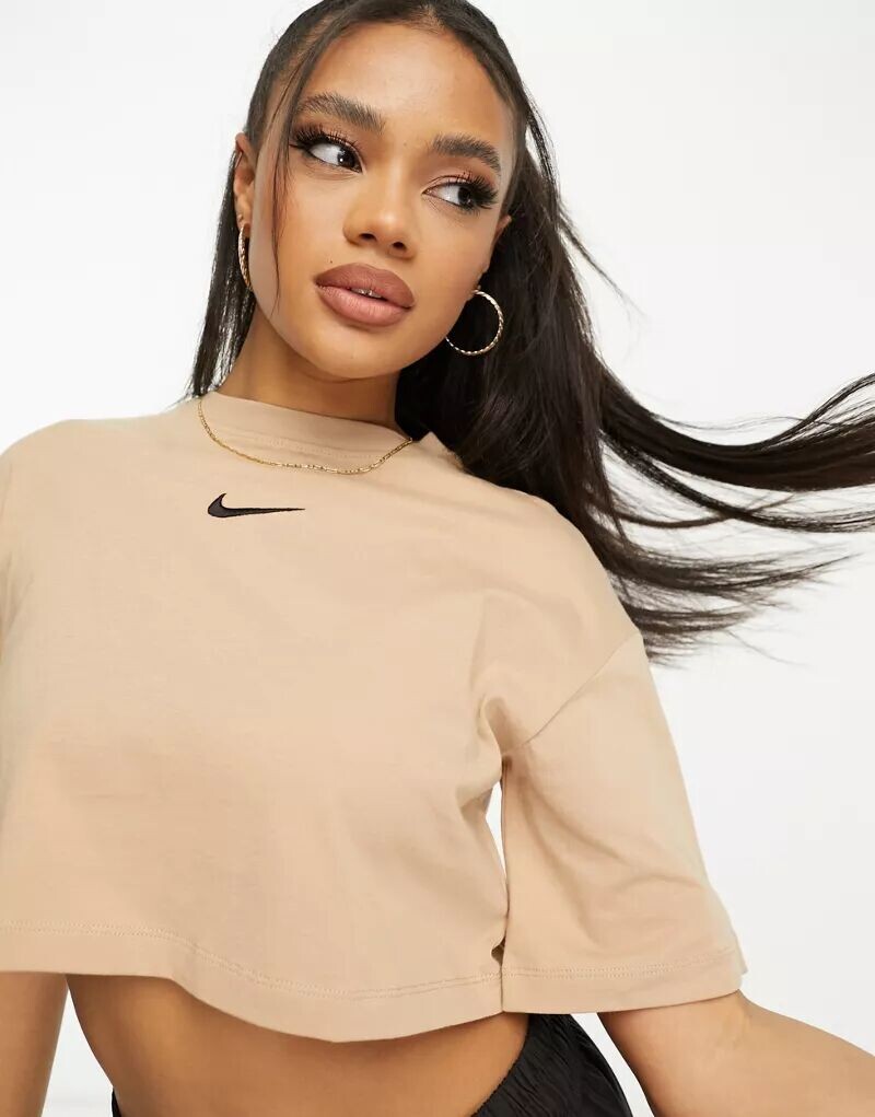 

Укороченная футболка коричневого цвета Nike Trend