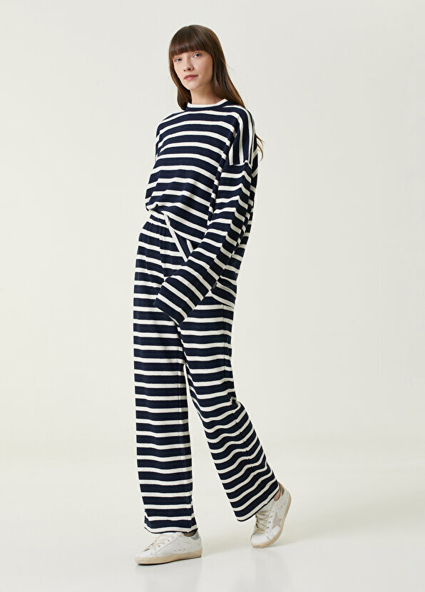 

Темно-синий женский свитшот в полоску skipper Dare London