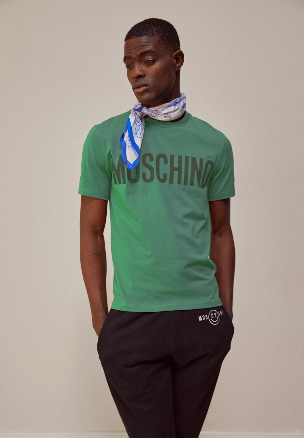 

Футболка с принтом MOSCHINO, цвет green