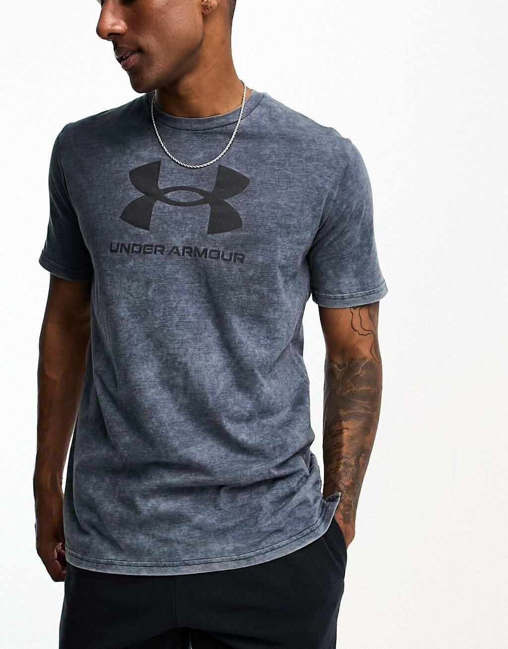 

Черная футболка в тон Under Armour Sportstyle, Черный