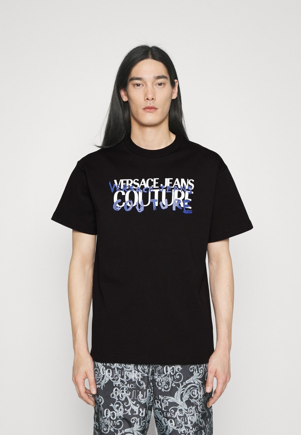 

Футболка с принтом Versace Jeans Couture, черный