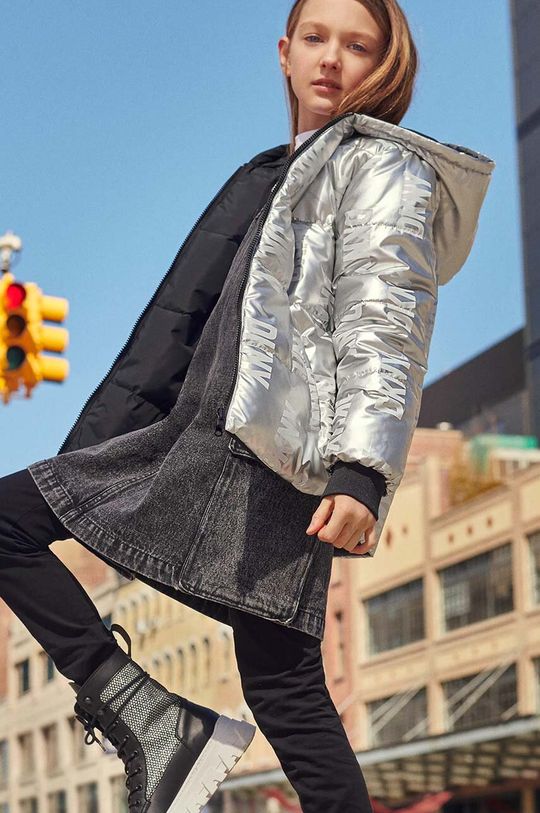 цена DKNY Двусторонняя Детская куртка, серый