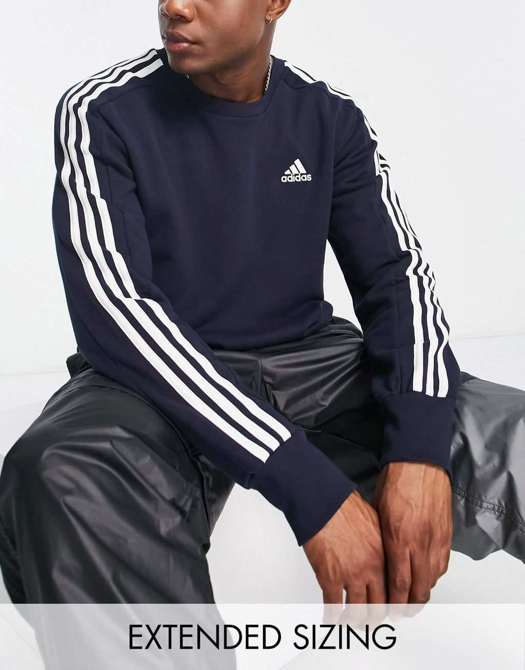 

Темно-синий свитшот с 3 полосками adidas Sportswear Essentials