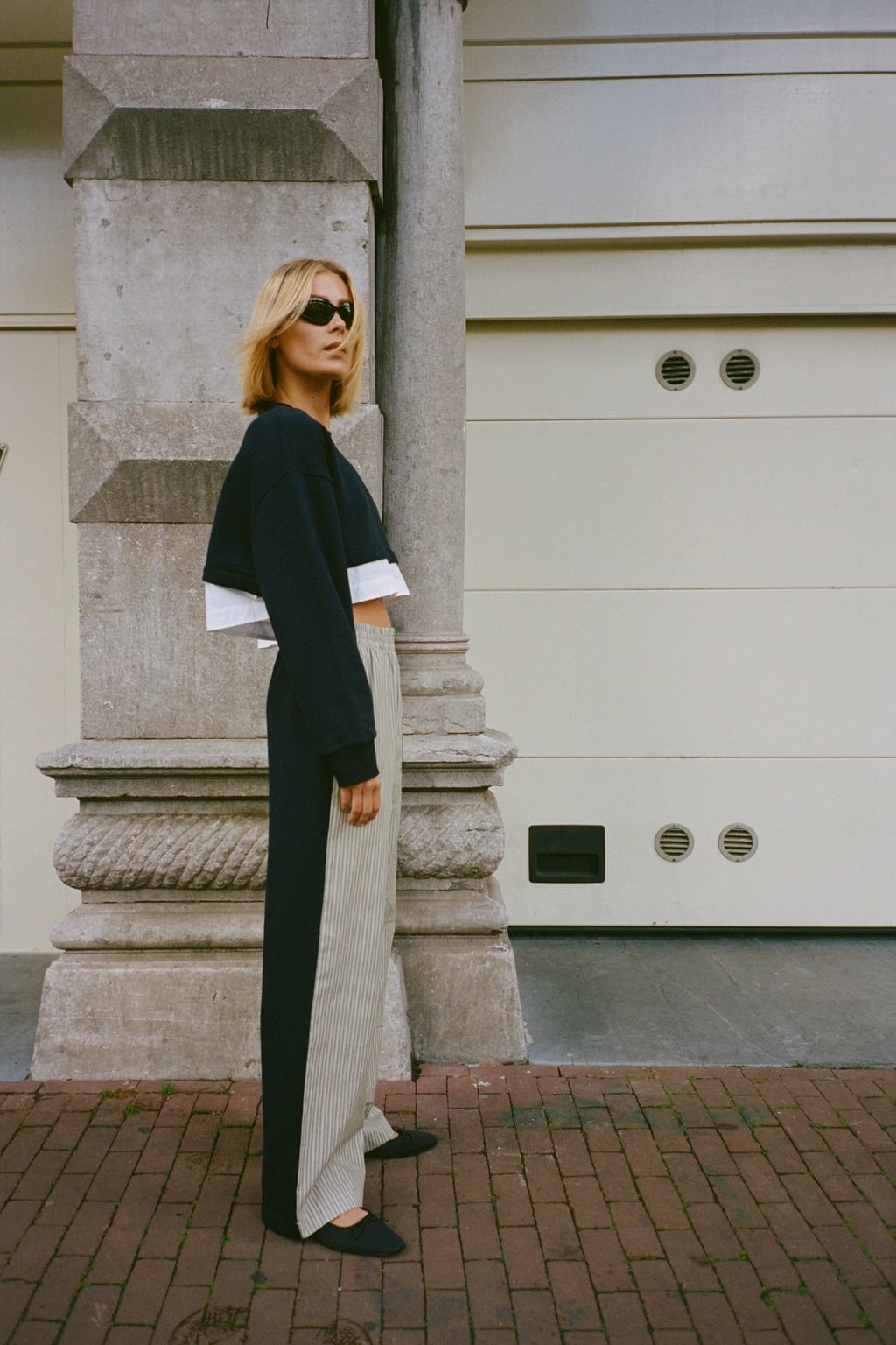 

Контрастные университетские брюки ZARA, коричневый
