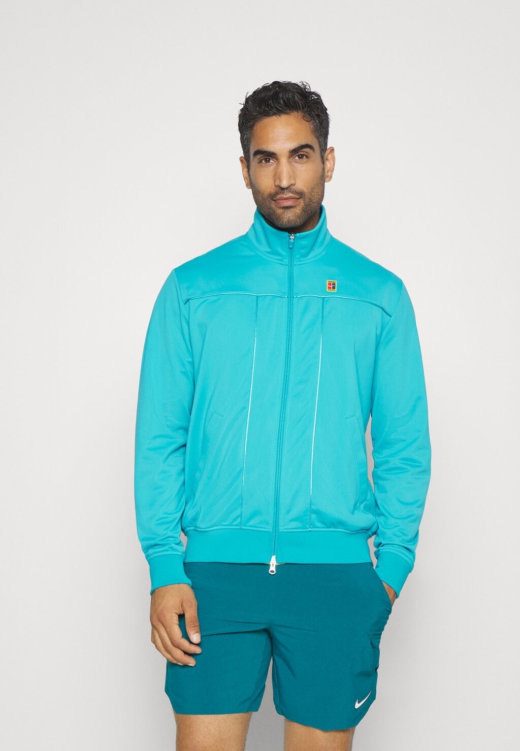

Спортивный топ Nike