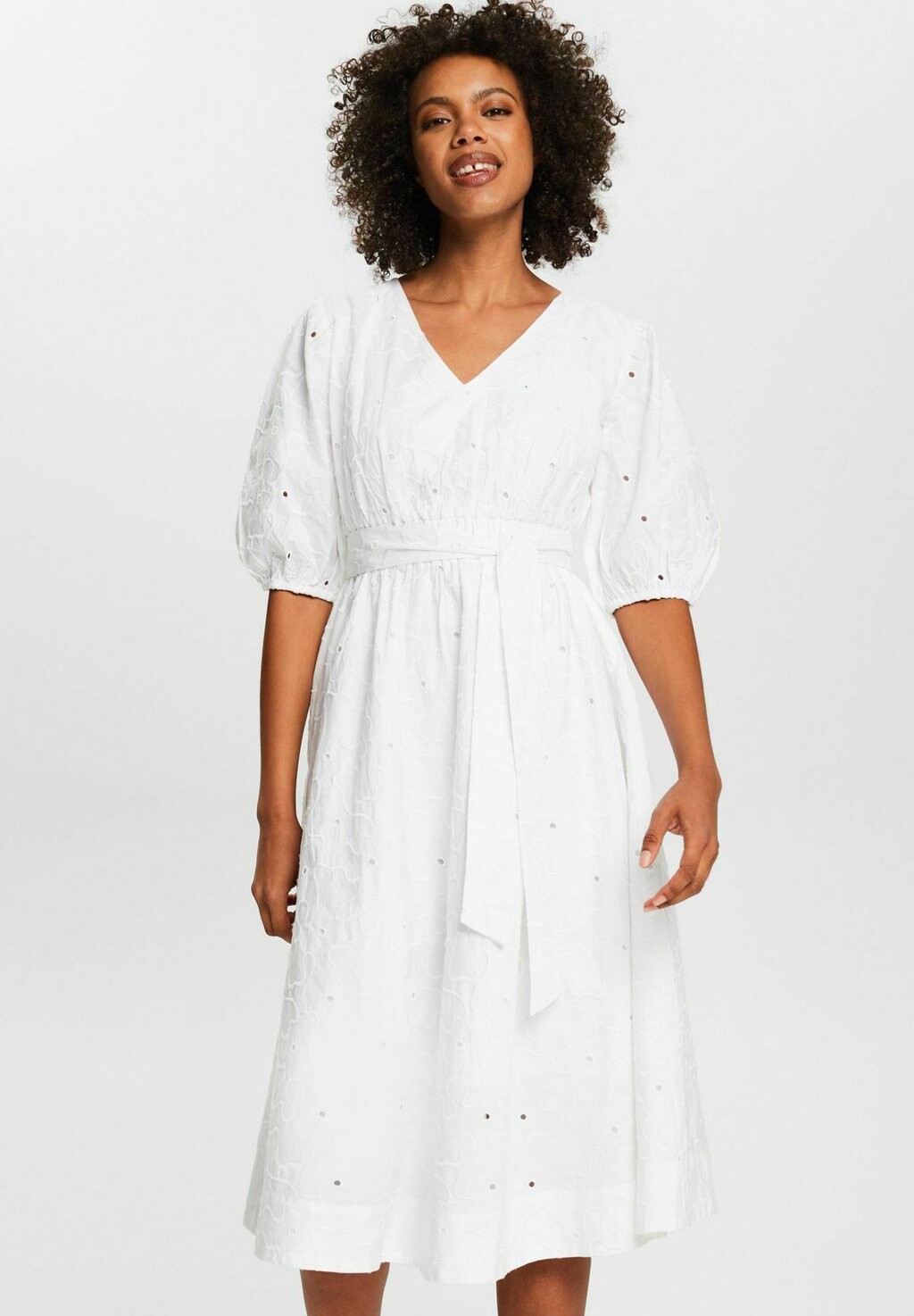 

Платье повседневное MIDI MIT PUFFÄRMELN UND GÜRTEL Esprit, цвет white