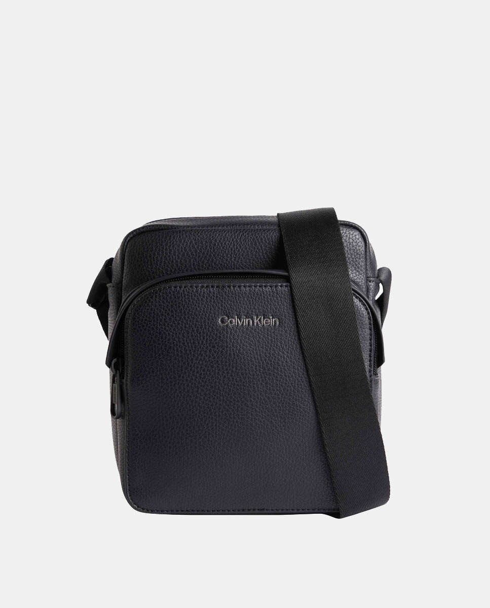 

Маленькая черная сумка через плечо с двумя отделениями Calvin Klein, черный