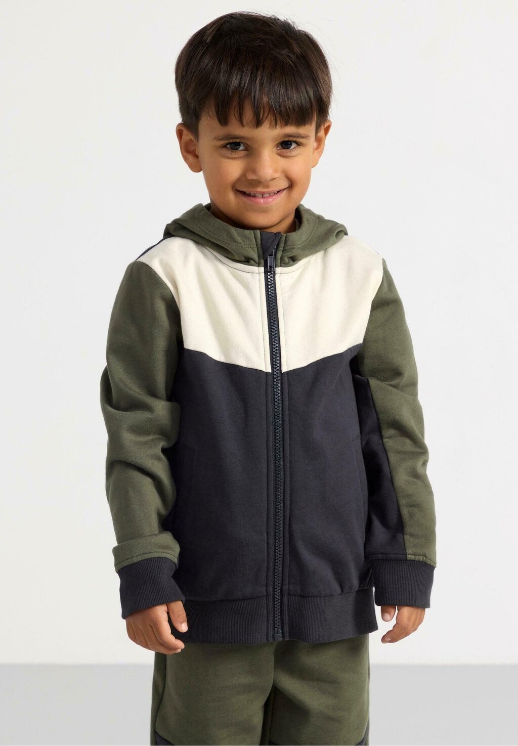 

Толстовка HOODIE WITH BRUSHED INSIDE Lindex, цвет dark dusty khaki